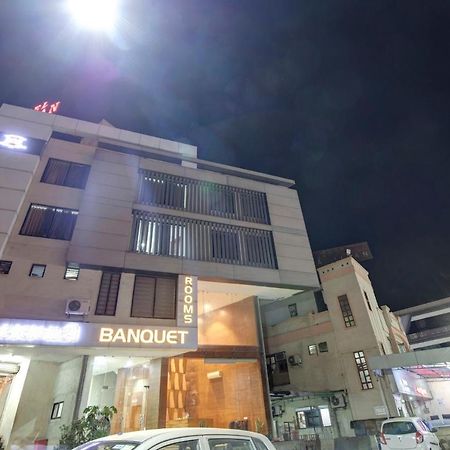 Hotel Navjivan Himatnagar 외부 사진