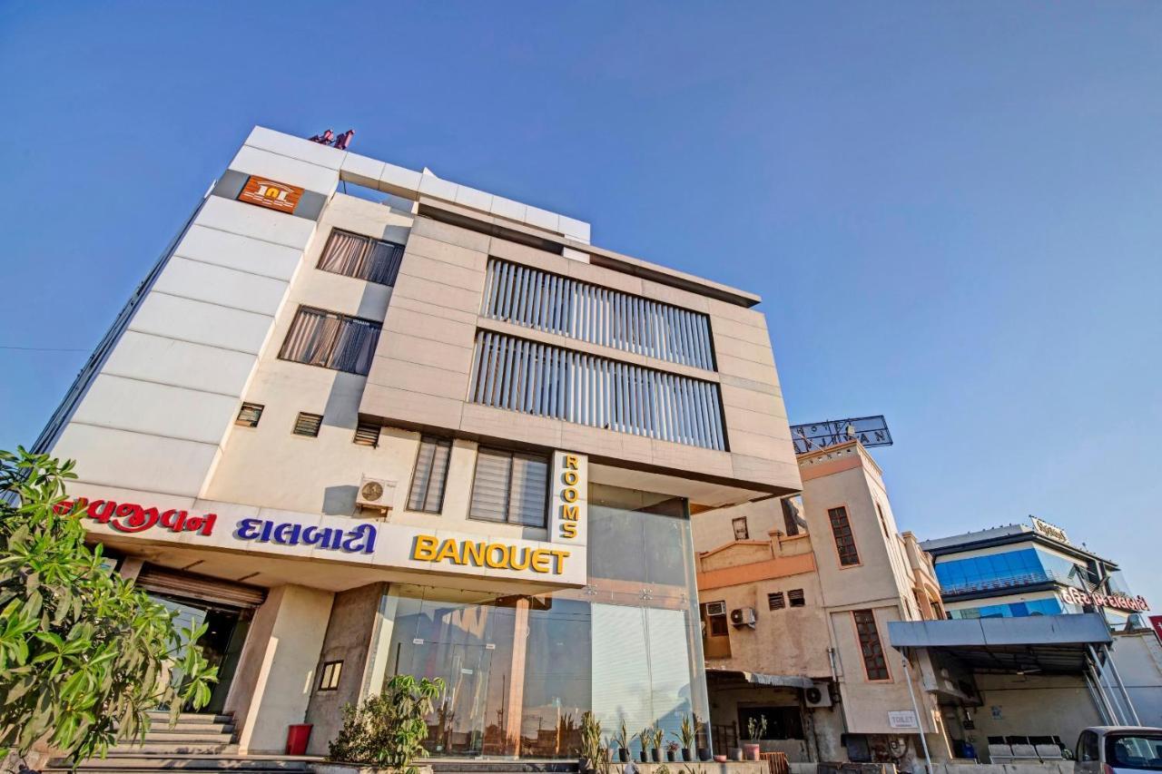 Hotel Navjivan Himatnagar 외부 사진