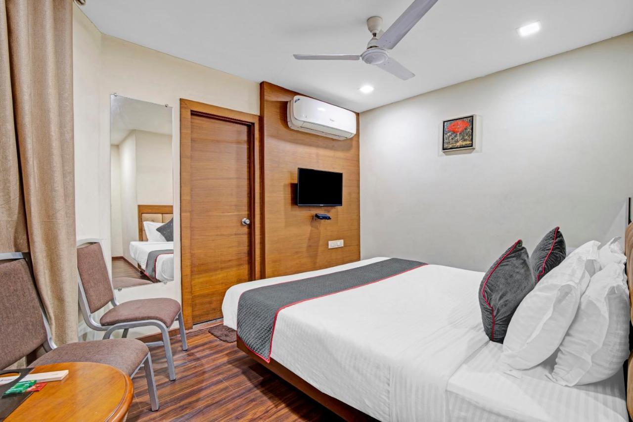 Hotel Navjivan Himatnagar 외부 사진