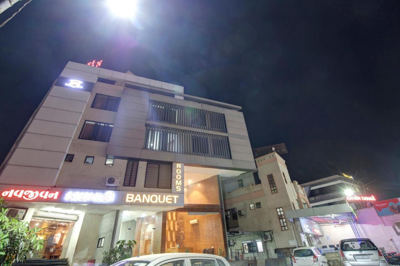 Hotel Navjivan Himatnagar 외부 사진