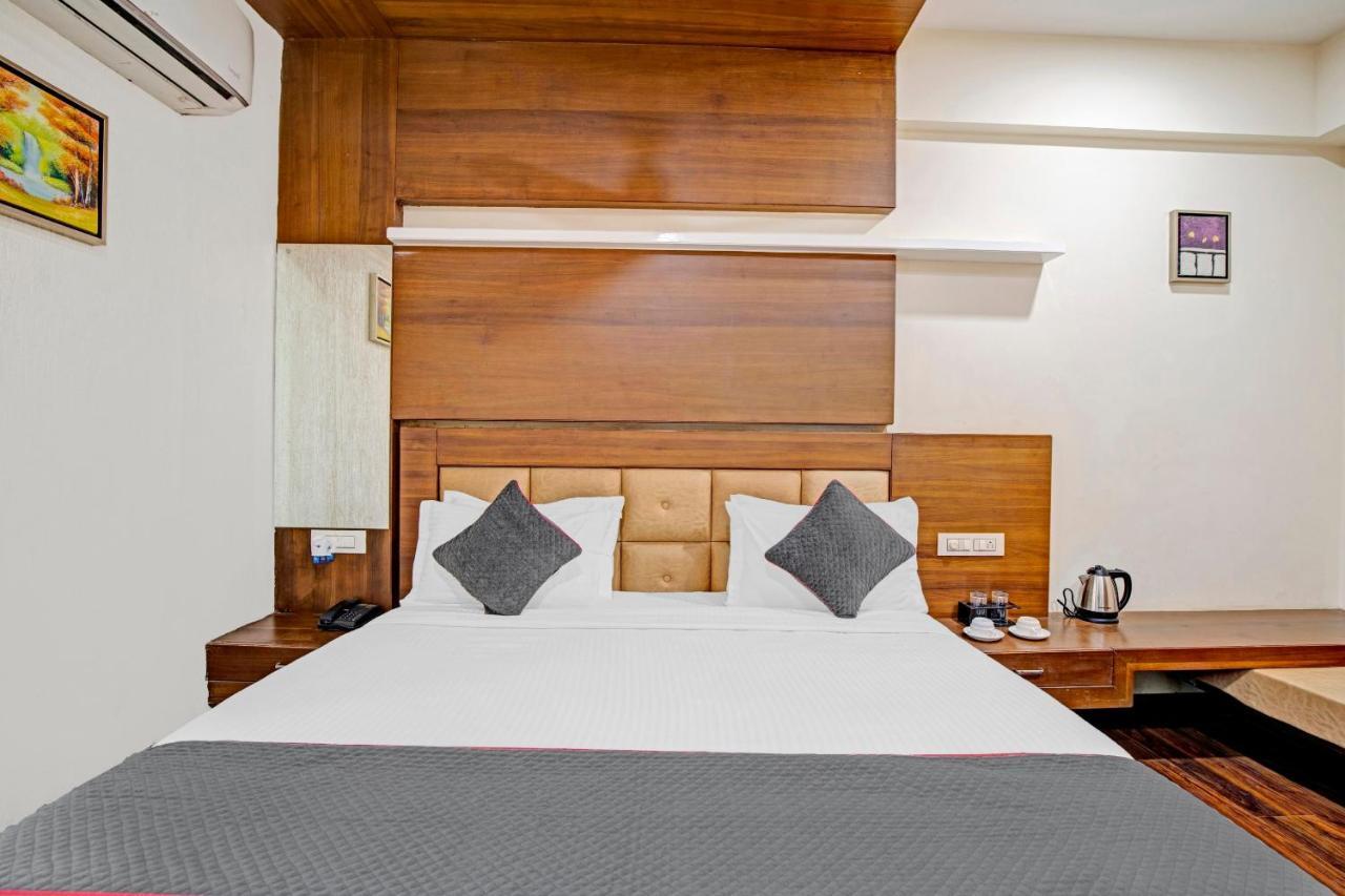 Hotel Navjivan Himatnagar 외부 사진