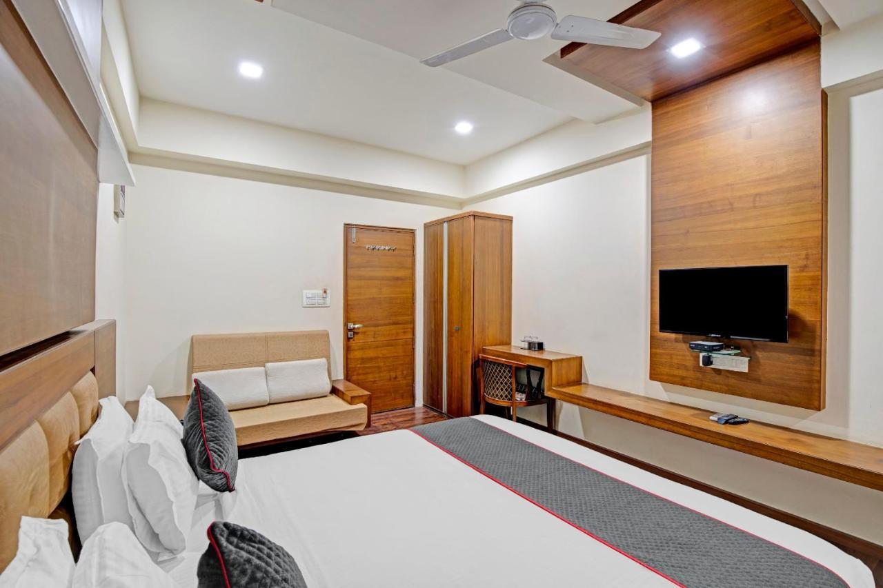 Hotel Navjivan Himatnagar 외부 사진