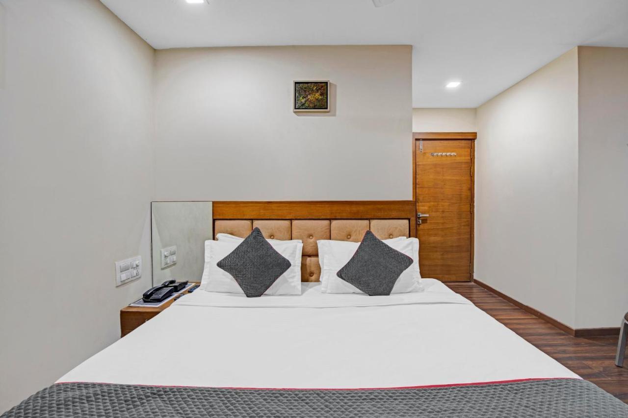 Hotel Navjivan Himatnagar 외부 사진