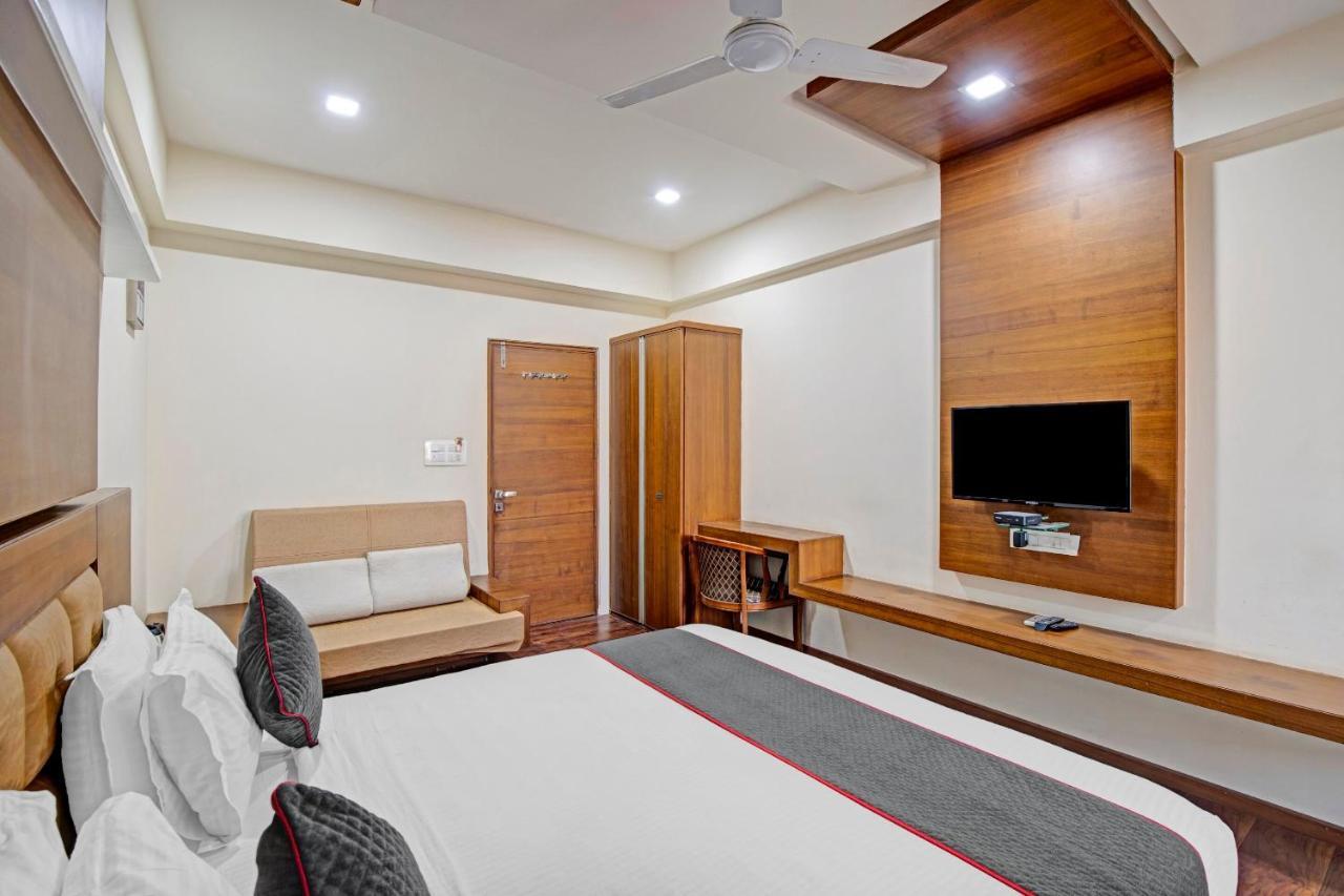 Hotel Navjivan Himatnagar 외부 사진